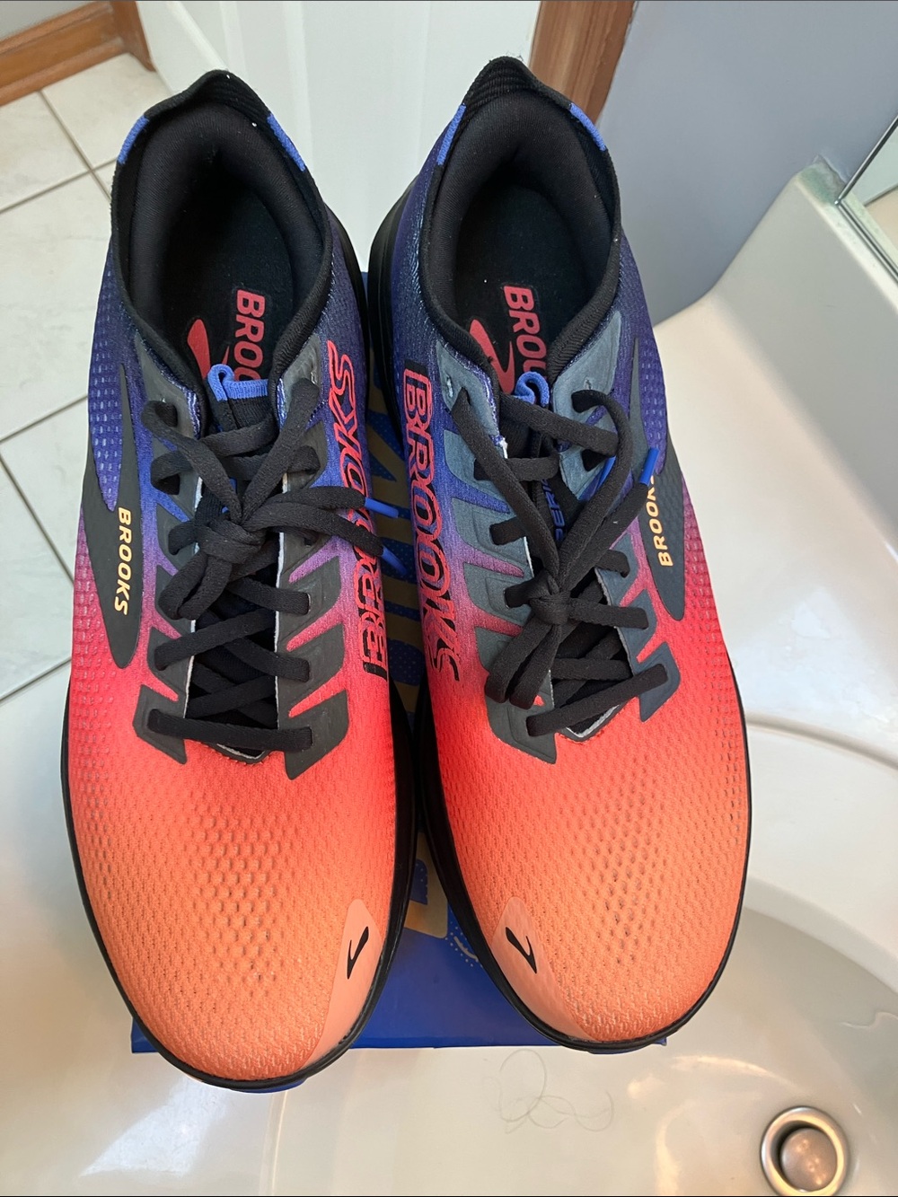 Brooks Men's Hyperion 3 Blue/Black/Orange Size 12 Medium Brand New (Retail $140) - Picture 2 of 6